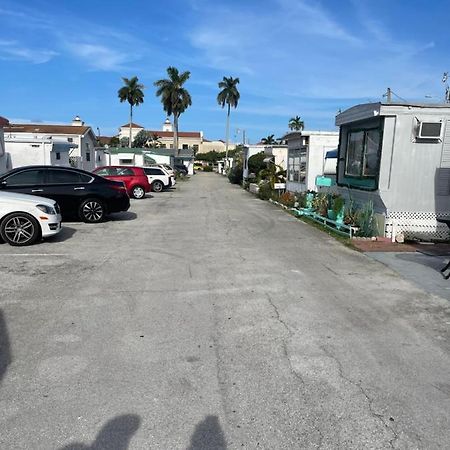 Beautiful Mobile Home In Hallandale Beach Exterior foto